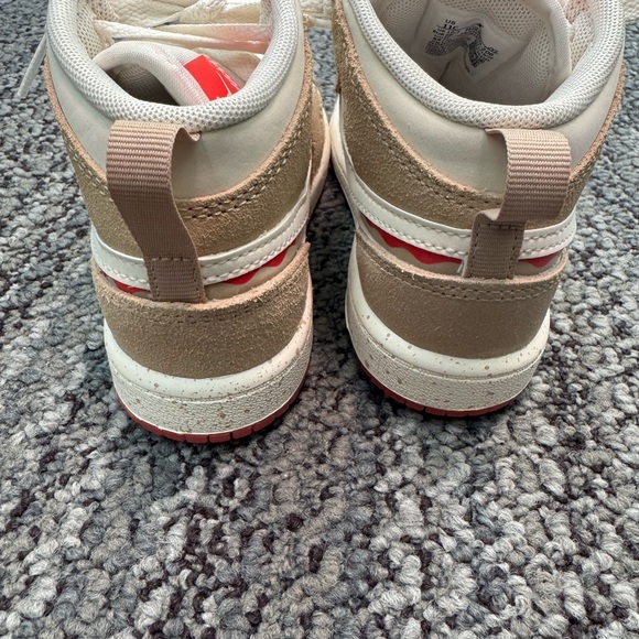 Nike Jordan 1 Mid SE - Picture 3 of 7